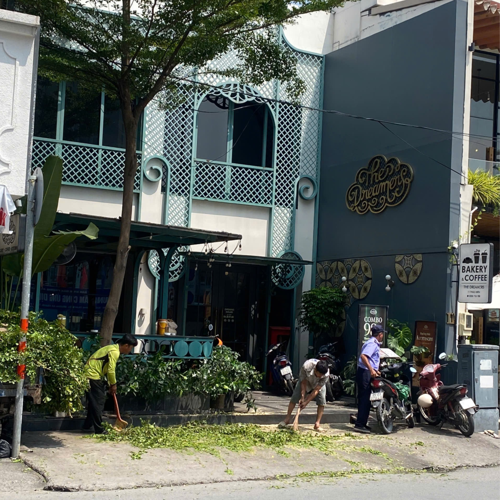 dịch vụ cắt cỏ & cắt tỉa cây lớn